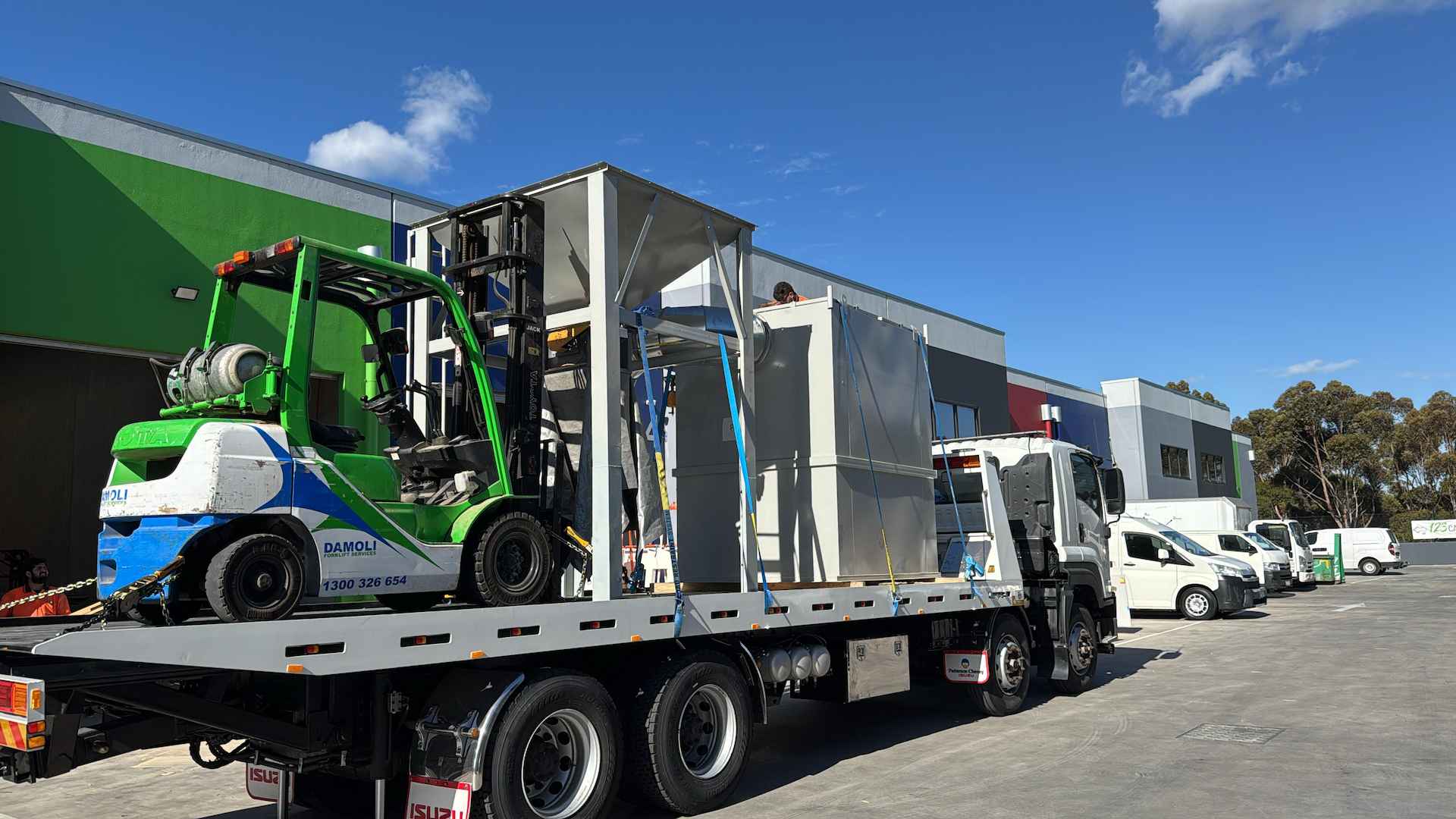 machinery equipment towing megalift towing.jpg