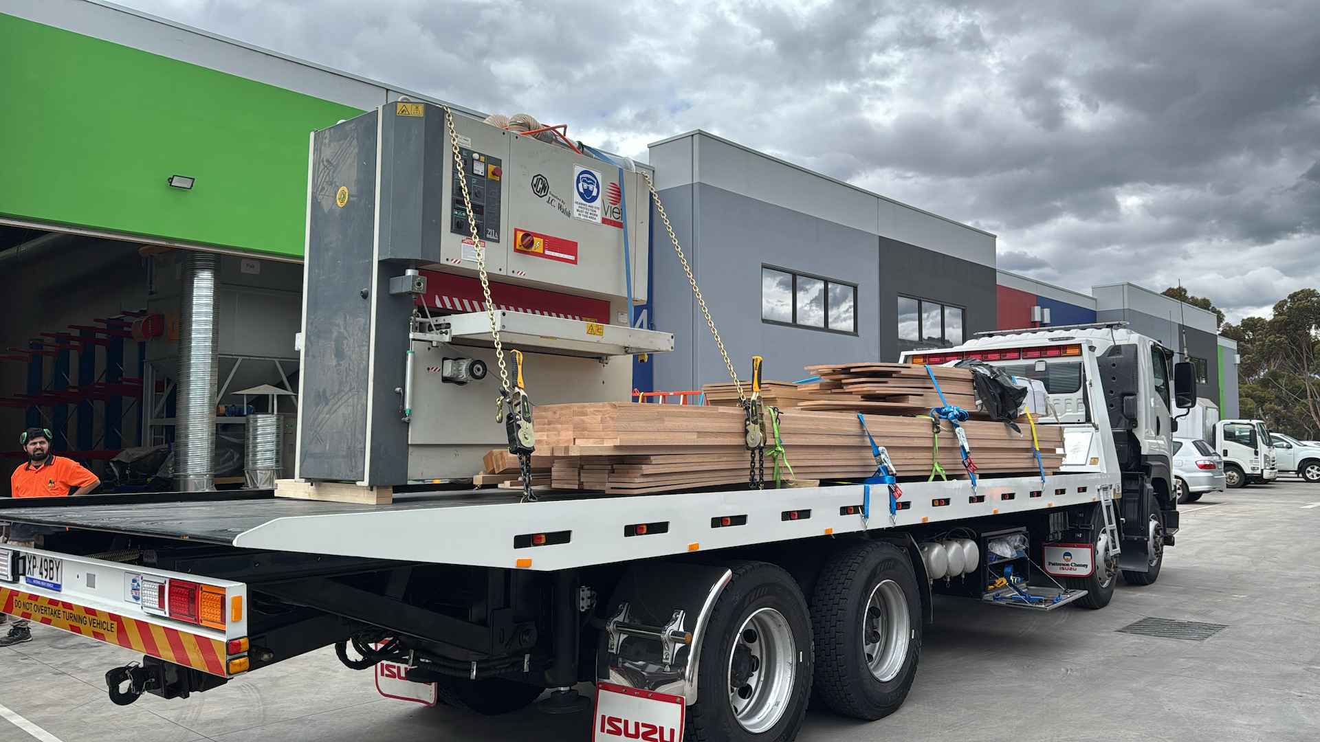 timber towing megalift towing.jpg